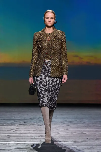 Look 25